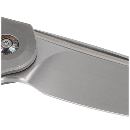 Nóż składany WE Knife Makani LE No 129/210 Gray Titanium, Hand Rubbed Satin CPM 20CV by Anton Tkachenko (WE21048-2)