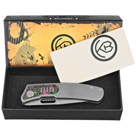 Nóż składany Kubey KB Knives Common Thread Gray Titanium/Watermelon Sugar Camocarbon, Stonewashed M390 by Justin Lundquist (KB377B)